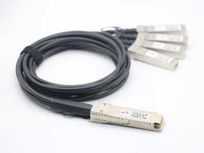 ऑप्टिकल डैक केबल Qsfp+ से 4x SFP+ 10g हाई स्पीड ट्विनैक्स कॉपर केबल 5M